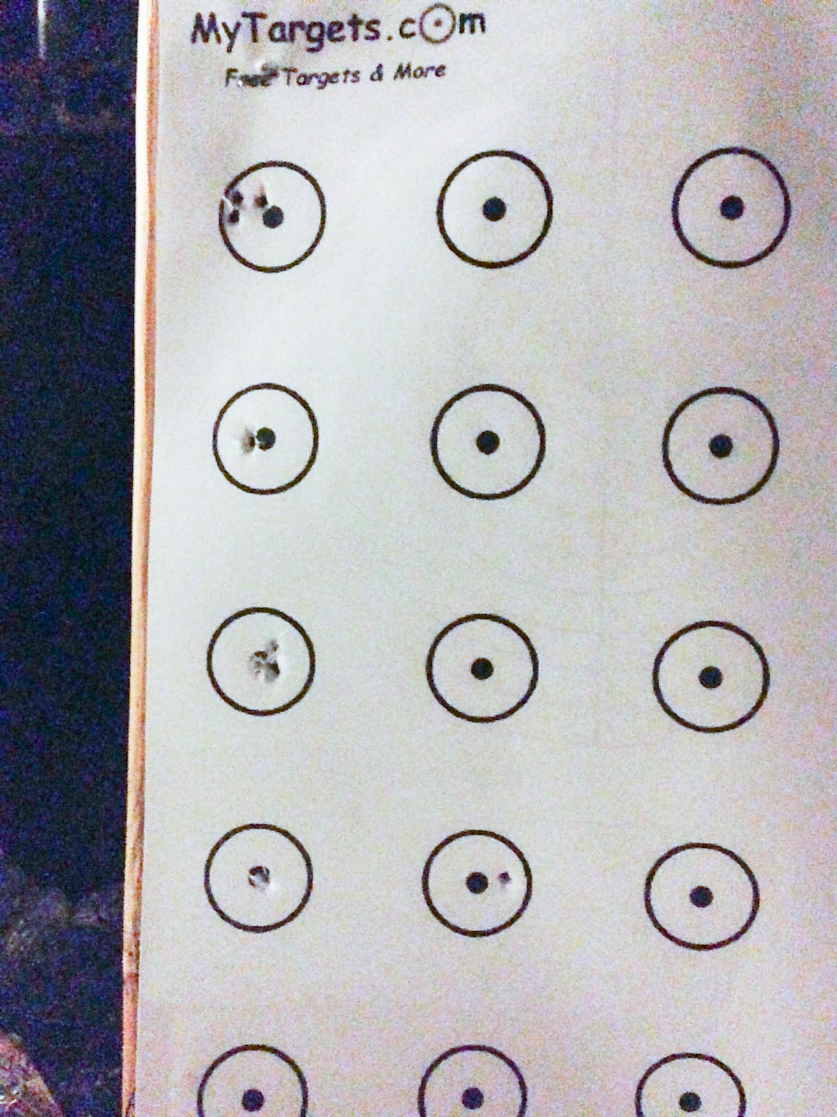 10yd,3-9x32开在6倍上.左上角最左两发是一开始镜子没调准.两发连洞后发现镜子有误差,调节之后再打了剩下的 ...