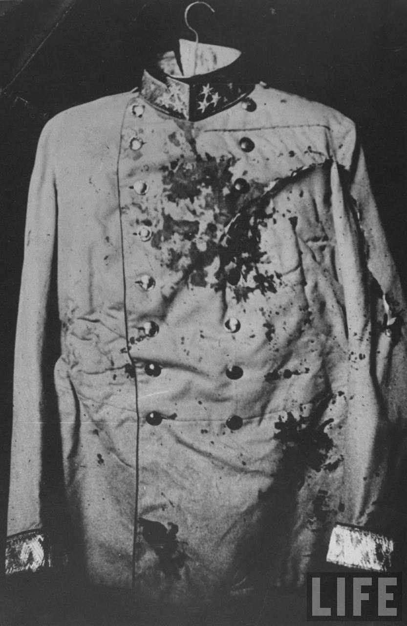 Bloodstained coat, start WW1, Yugoslav Archduke Franz Ferdinand 1914.jpg